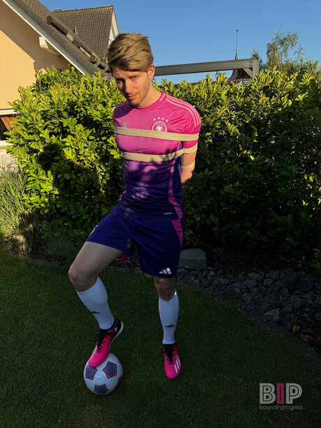 Boundinprogress model nackten bilder