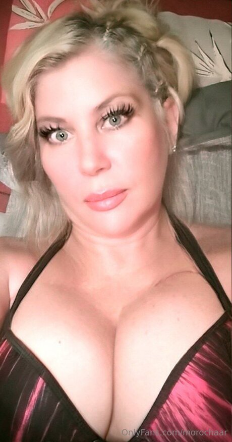 Morochaar model sex foto