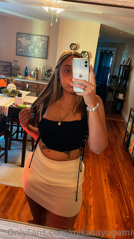 Mikasayagami hübsche heiße galerien