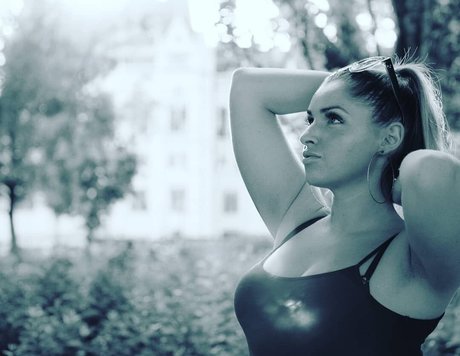 Nicole Andrievich erotische hübsche galerien