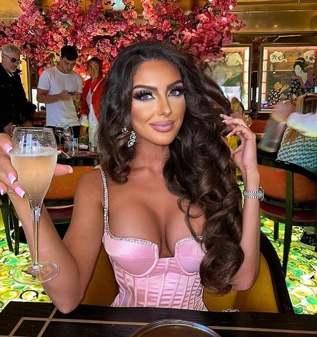 Kayleigh Rose Dematos erwachsene nackt galerie