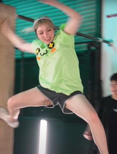 Yvonnie schauspielerin nackten foto