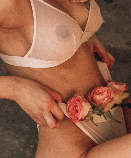 julisewka perfekte nacktheit bilder