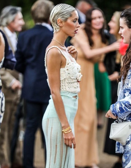 Iris Law xxx nackt galerie