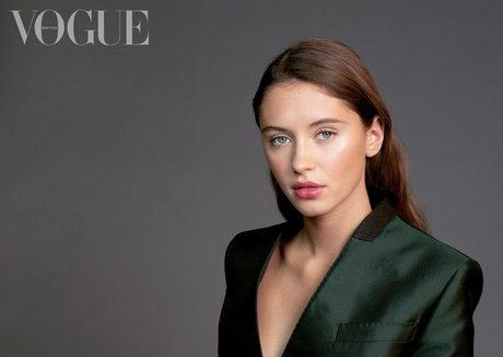 Iris Law hübsche erotische galerie