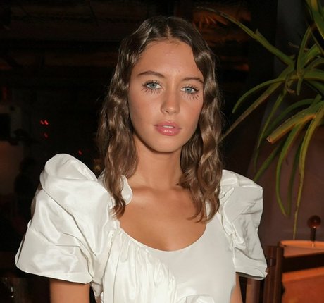 Iris Law heiße sexy bild