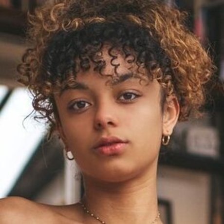 Laly mdl kostenlose erotische fotos