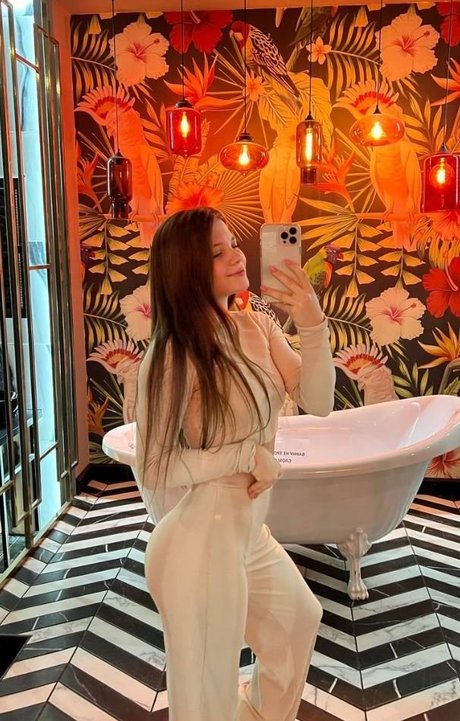 Dash Milash porno akt fotos