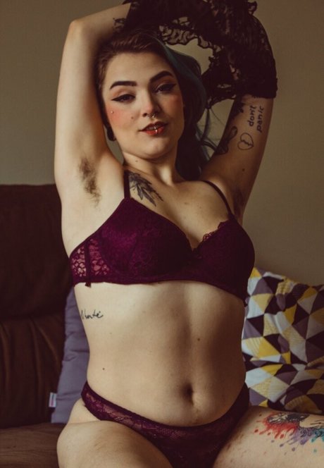 Blue Fetish top nackt bild