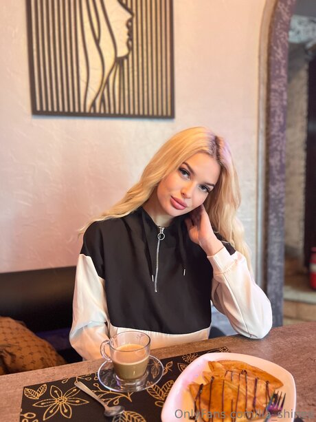 Shine Lia erwachsene nackte foto