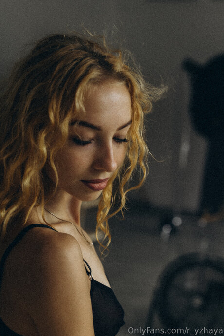 R Yzhaya sexy exklusive fotos