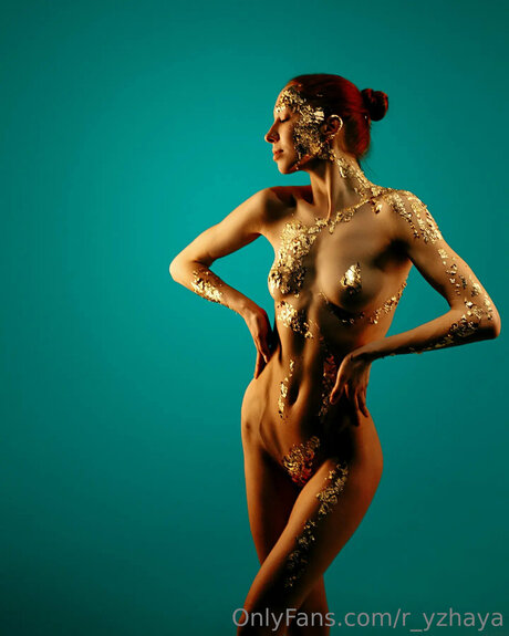 R Yzhaya freie nackten fotos