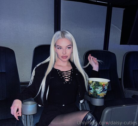 Daisy Cutie schöne nackt bilder