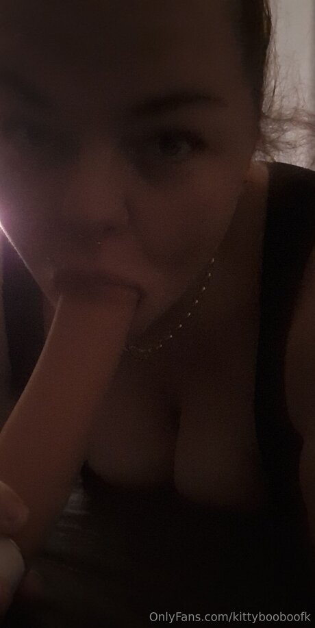 Kittybooboofk top akt bild