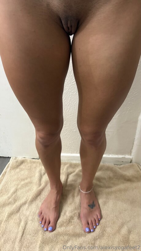 Alexisyogafeet2 exklusive kostenlose galerien