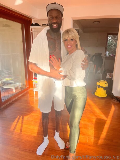 Tiffanyrousso erwachsene sex galerien