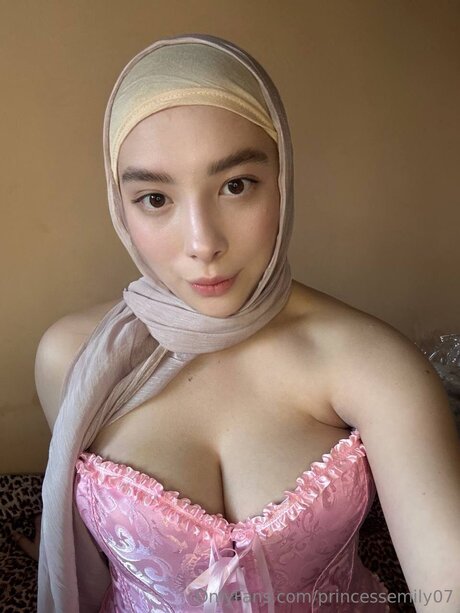 Princessemily07 schauspielerin erotische bilder