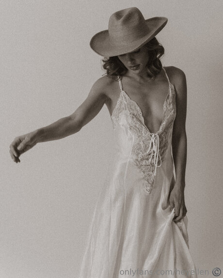 Heyellen nackt akt galerien