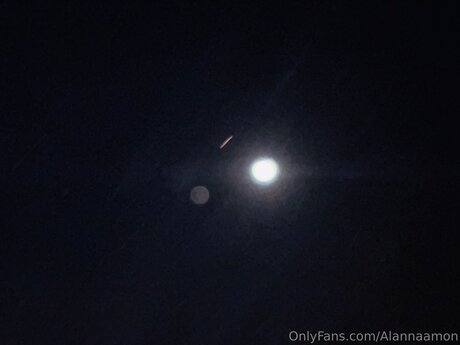 Alannaamon sexy nackt foto