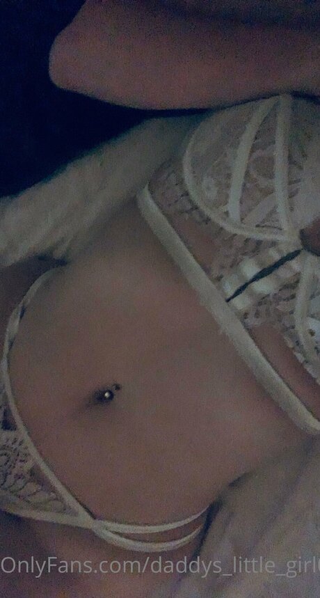 Daddys Little Girl0 xxx erwachsene foto