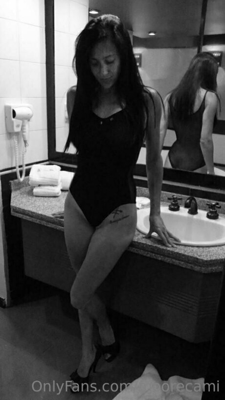 Moorecami nacktheit kunst bild