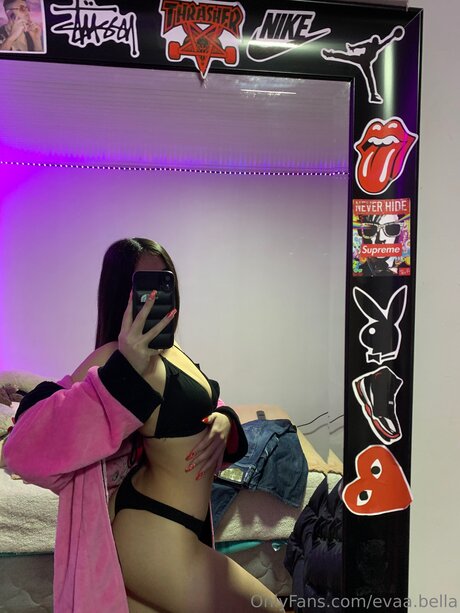 Evaa Bella nackt erotische bilder