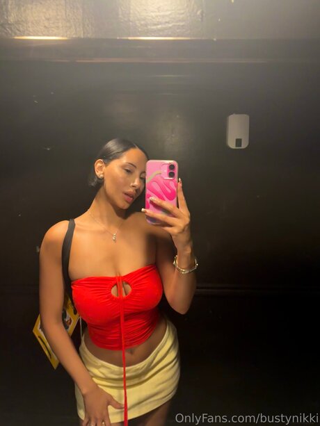 Bustynikki heiße kunst fotos