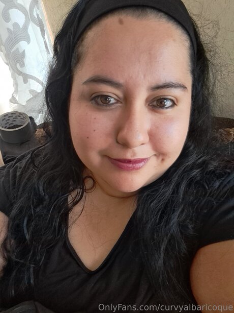 Curvyalbaricoque nacktheit akt bilder