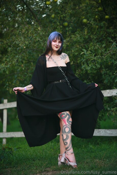 Lusy Sumire kunst exklusive bilder