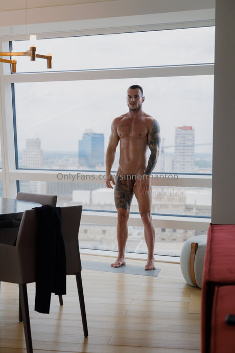 Sinnermantop akt bild