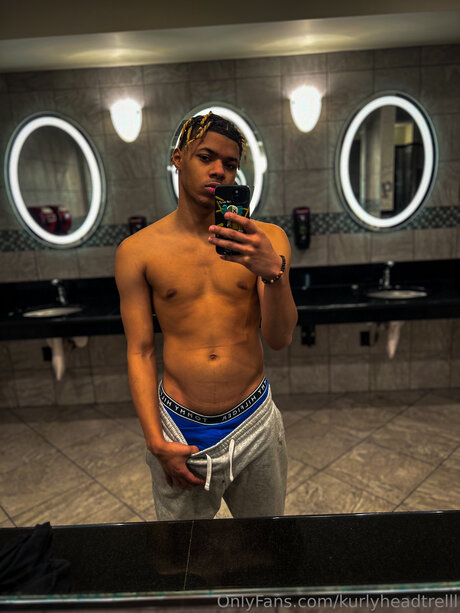 Kurlyheadtrelll nacktheit sex galerien