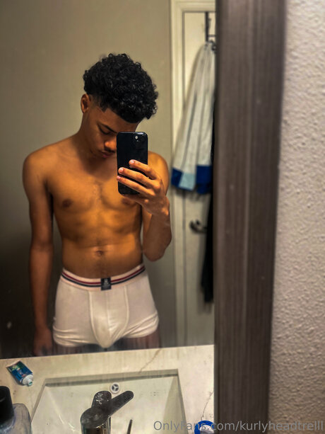 Kurlyheadtrelll porno erwachsene foto