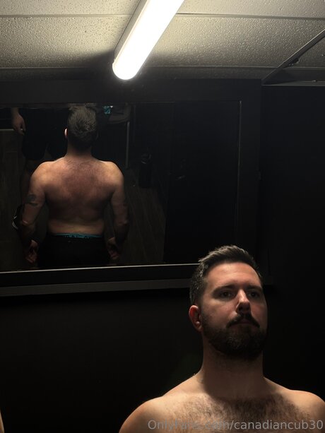 Canadiancub30 erwachsene schöne foto