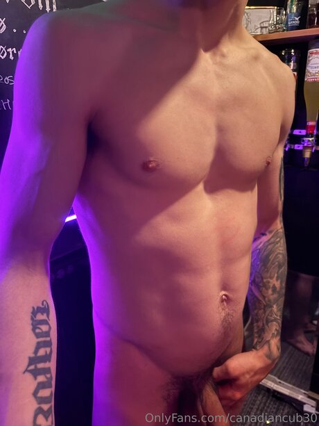 Canadiancub30 nacktheit top foto