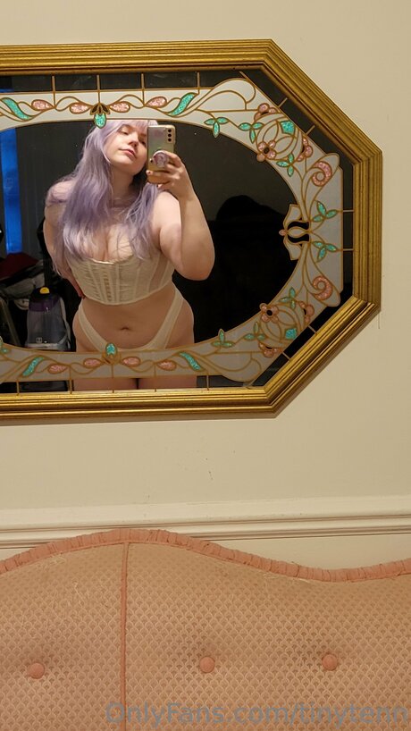 Tinytenn schauspielerin perfekte foto