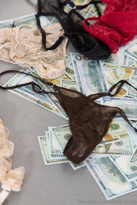 Bad Bunn erwachsene exklusive galerien