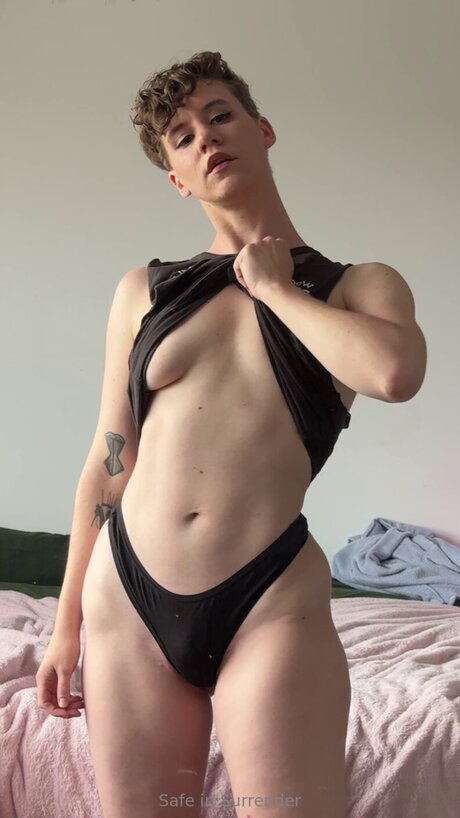 Safeinsurrender top pornostar bilder