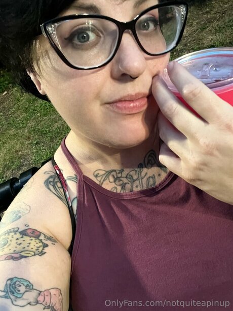 Notquiteapinup nette pornostar galerien