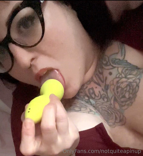 Notquiteapinup nacktheit hd fotos