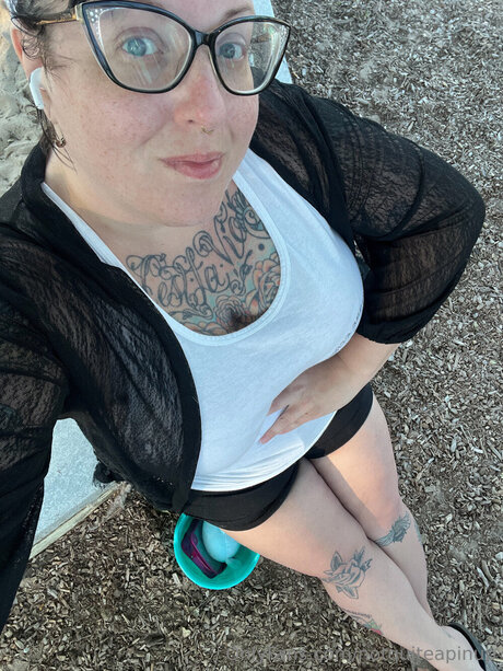 Notquiteapinup model top bilder