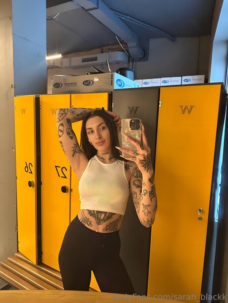 Sarah Blackk nackt erwachsene fotos