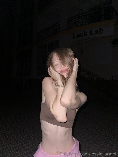 Jessie Angell erwachsene nackte bilder