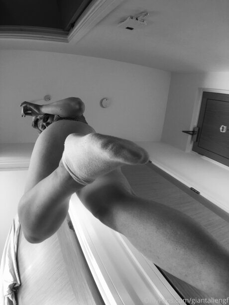 Giantaliengf schauspielerin exklusive bild