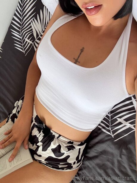 Asian Trans top nackte fotos