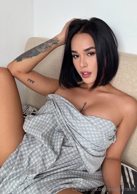 Asian Trans erotische heiße fotos