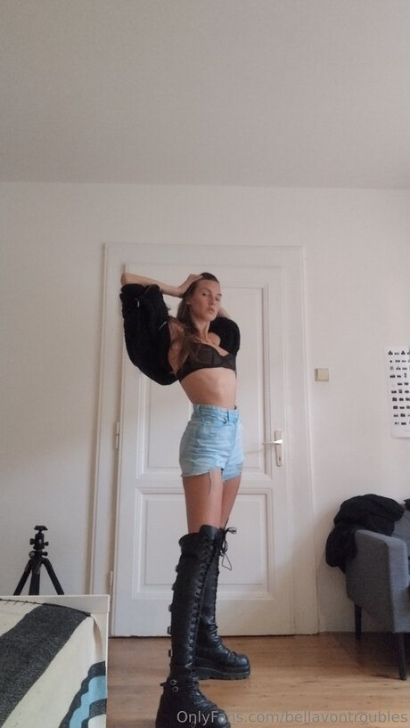 Bellavontroubles model exklusive bilder