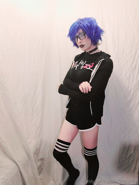 Egobox nackt kostenlose bild