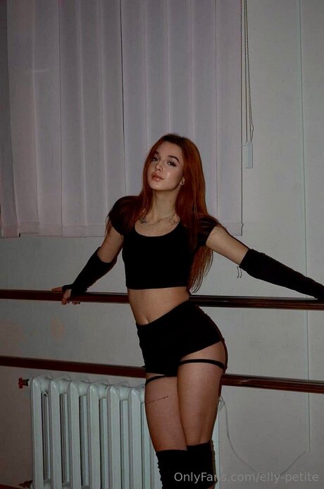 Elly Petite sexy foto