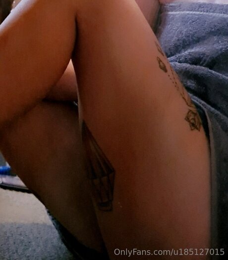 U185127015 porno freie bild