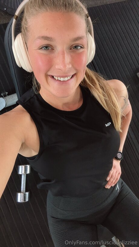 Lusciouslizziee perfekte nacktheit archiv